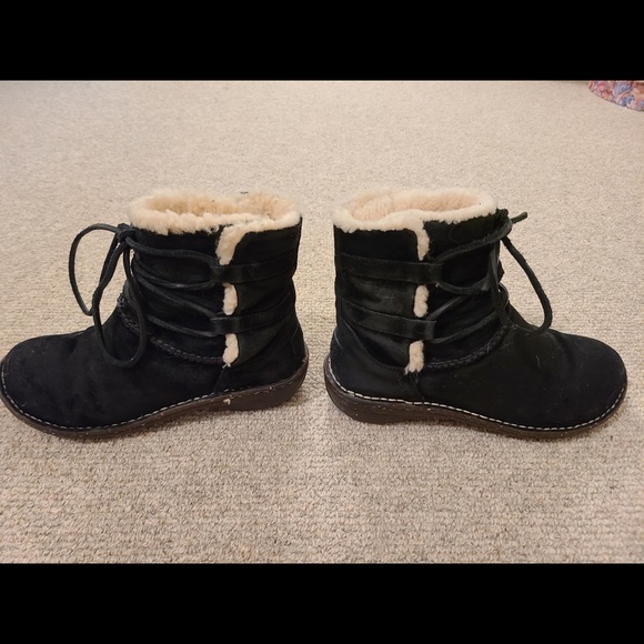 Ugg booties with tassels - Picture 2 of 8